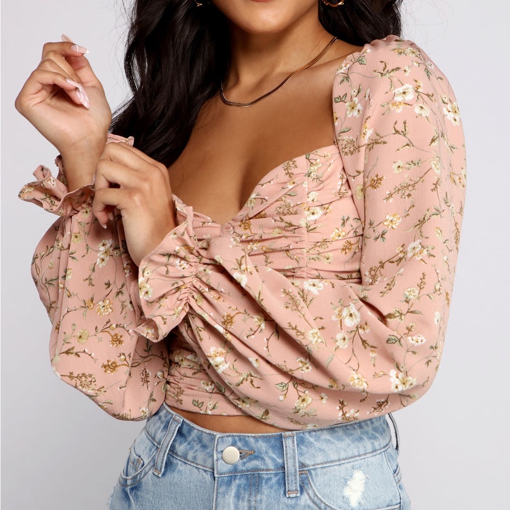 ✨3/$20 Windsor Falling For Florals Puff Sleeve Crop Top